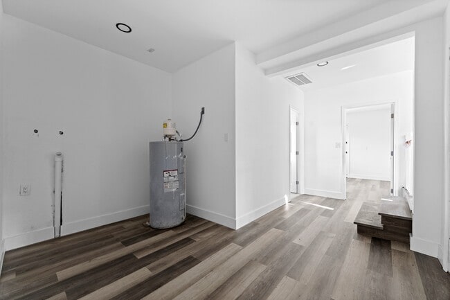 Building Photo - 10821 Cedar St