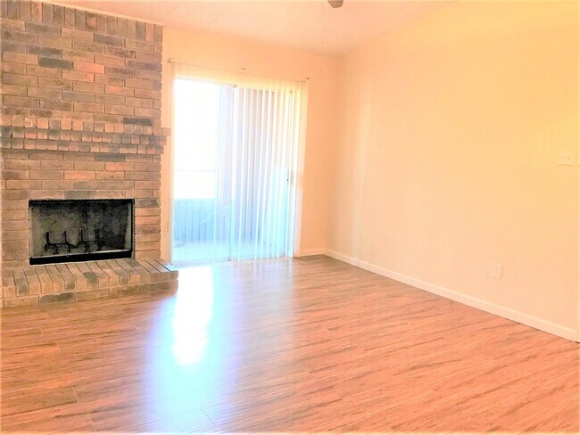 Building Photo - 10555 Turtlewood Ct