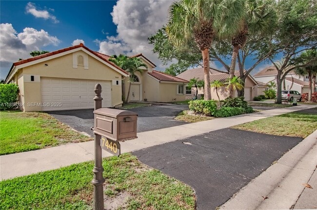 Building Photo - 7440 NW 65th Ln