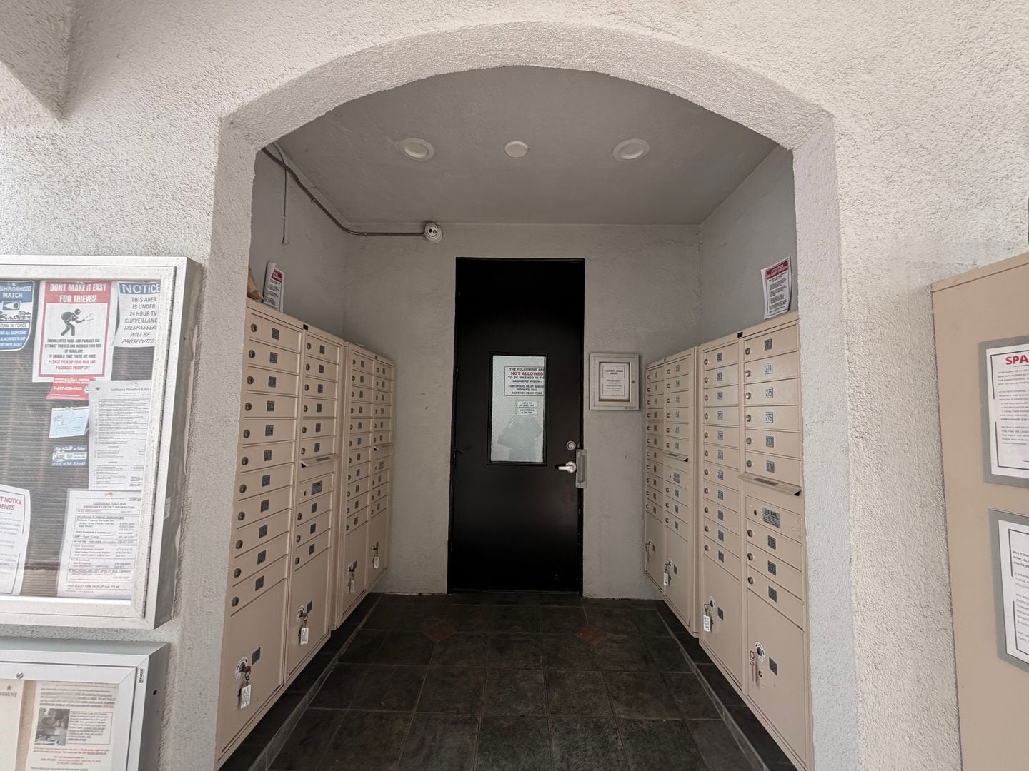 Building Photo - Cat-Friendly Condo with Private Cat Patio Enclosure + Resort-Style Amenities in Tarzana!