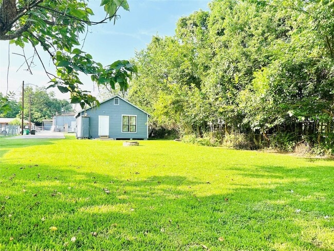 Building Photo - 936 Bennington St