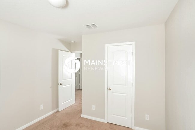 Building Photo - 3 Bedroom Pet-Friendly Home in San Antonio, TX with Main Street Renewal
