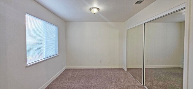 Building Photo - 1498 Cedarbrook Rd