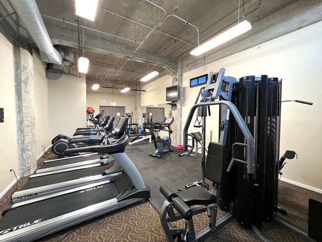 Building Photo - 210 S Desplaines St