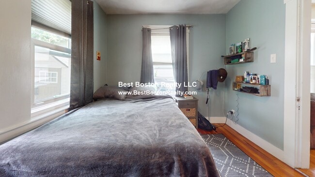 Building Photo - 15 Henry St