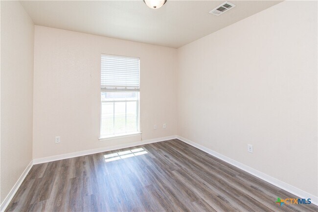 Building Photo - 6501 Alvin Dr