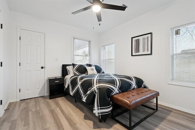 Building Photo - 1200 NE 17th St