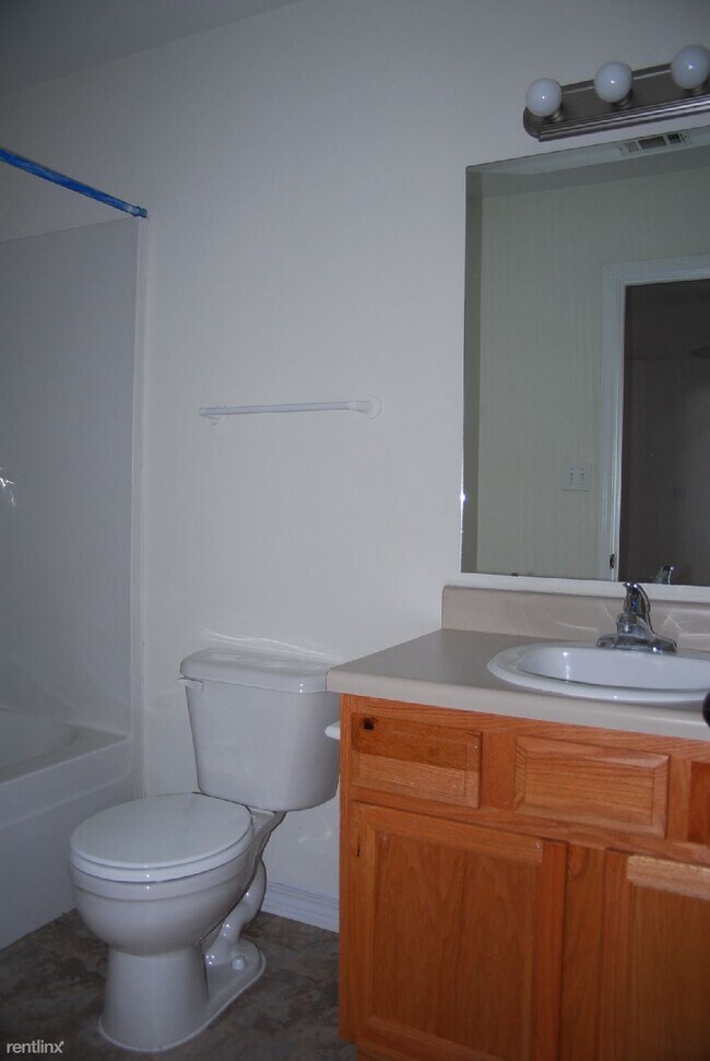 Building Photo - 3 br, 2 bath Duplex - 15139 Deer Creek Dr ...