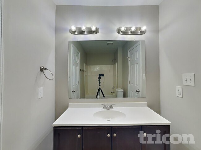 Building Photo - 128 Randolph Dr