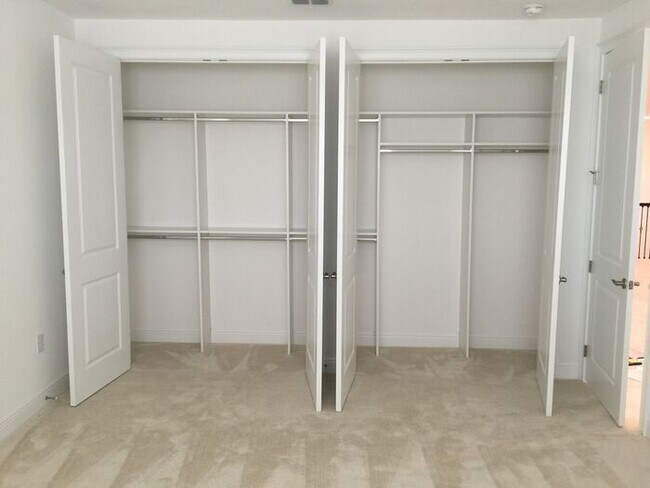 Building Photo - 6 bedroom/6 bath Dr. Phillips Home