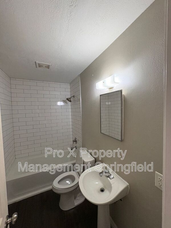 Building Photo - 2929 E University St