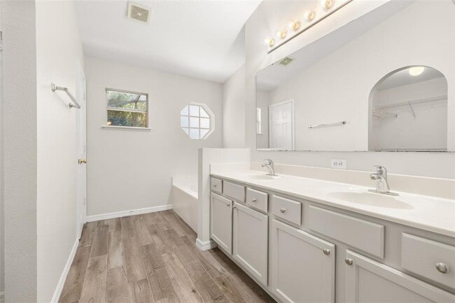 Building Photo - 624 Blake Ave