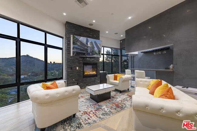 Building Photo - 2271 Gloaming Way