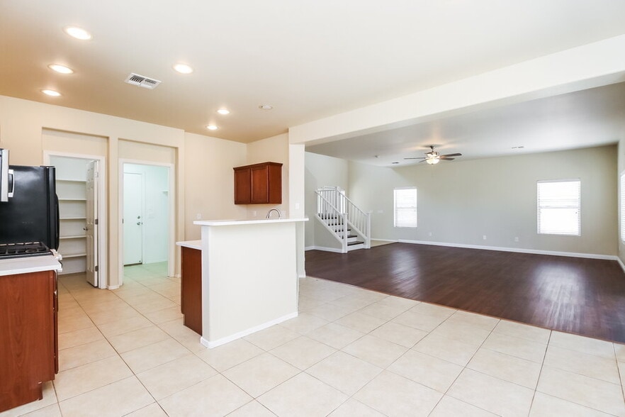 Building Photo - 10022 W Luxton Ln