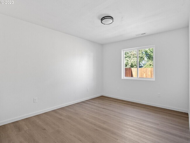 Building Photo - 600 N Earl Ct