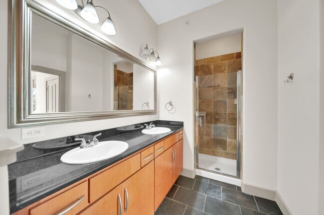 Building Photo - 1901 Post Oak Blvd