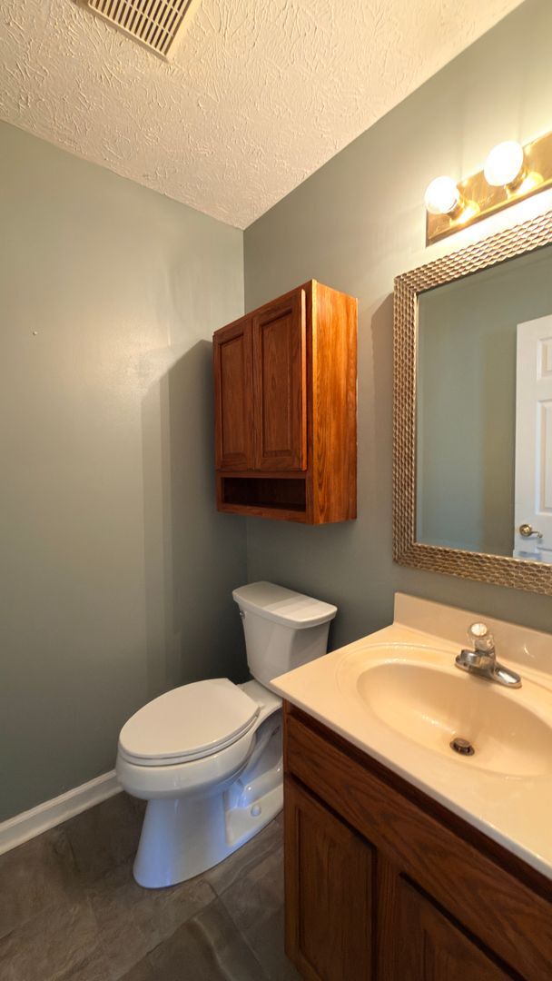 Building Photo - Beautiful, Bright & Move-In Ready Home in Lafayette!