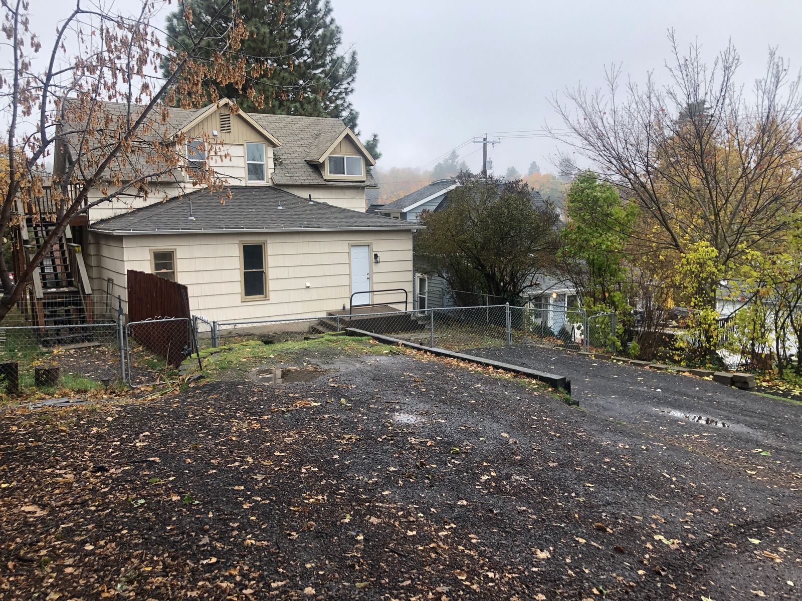 Building Photo - 320 SE High St