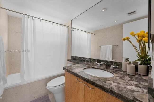 Building Photo - 2721 SW 22nd Ave