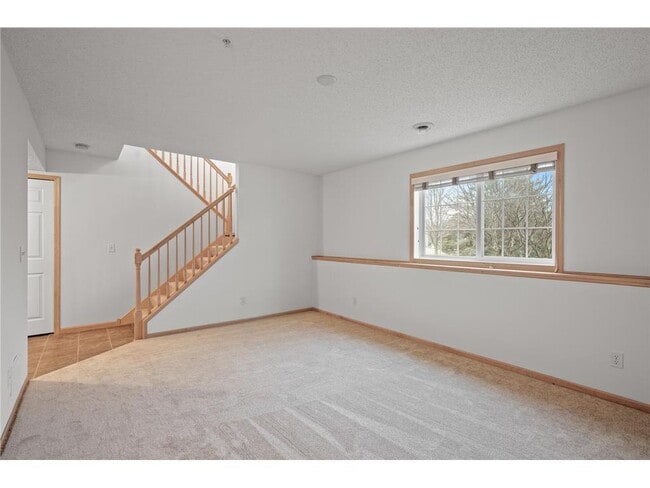 Building Photo - 9995 Wildflower Dr