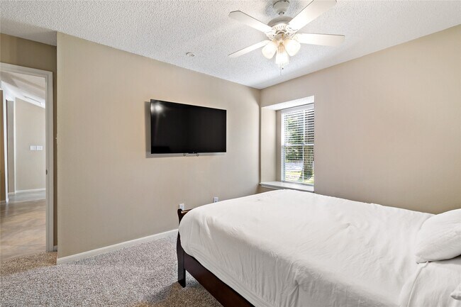 Building Photo - 9 Brentwood Oaks Ct