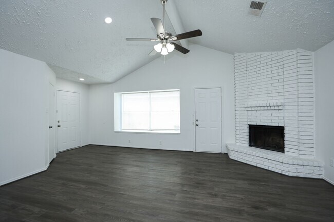 Building Photo - 19938 Laurel Trail Dr