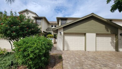 Building Photo - Desirable 2 bed/ 2 bath/1 car Condo in The...
