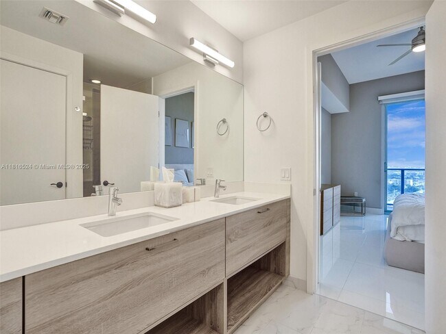 Building Photo - 16385 Biscayne Blvd