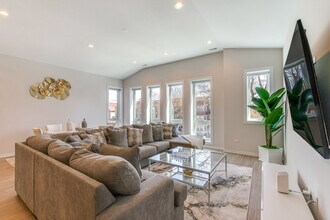 Building Photo - 5436 S Michigan Ave