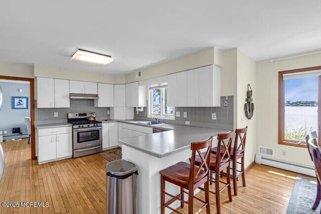 Building Photo - 105 Riverview Ave