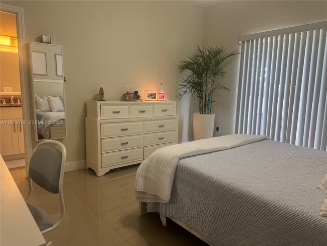 Building Photo - 798 NE 43rd St