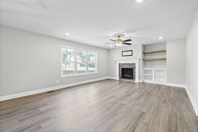 Building Photo - Pet Friendly Four Bedroom!