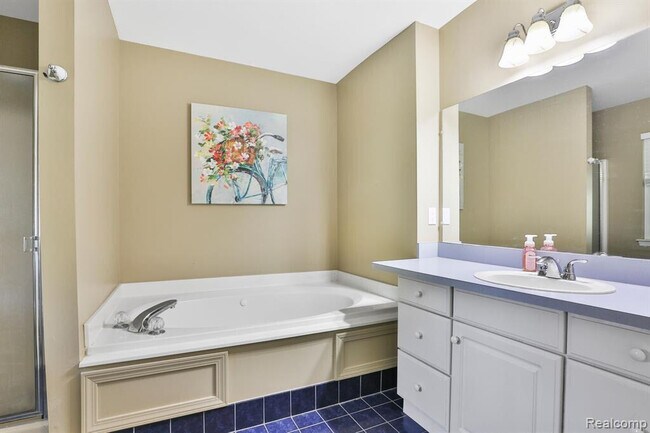 Building Photo - 3288 Hickory Dr