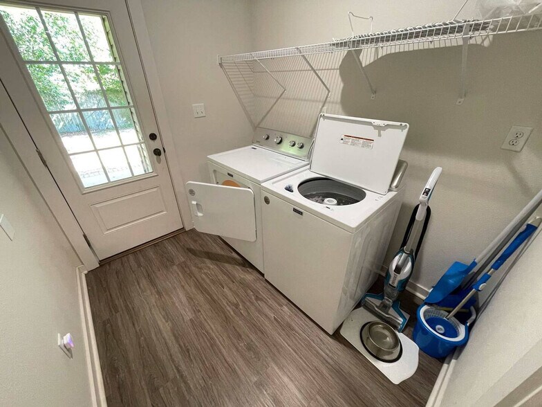 Building Photo - 410 N C St