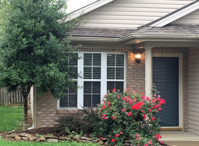 Building Photo - 121 Blue Heron Pl