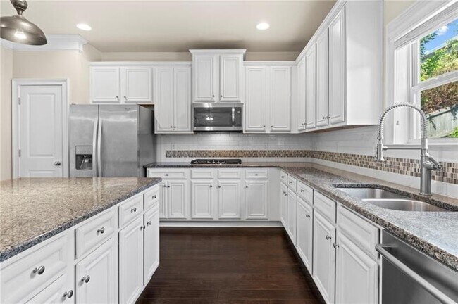 Building Photo - 5230 Hidden Valley Ln