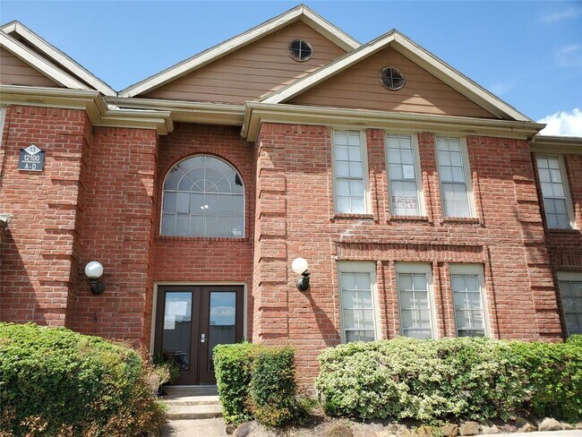Primary Photo - 12100 Overbrook Ln