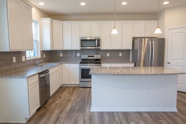 Building Photo - 2845 Beechwood Dr