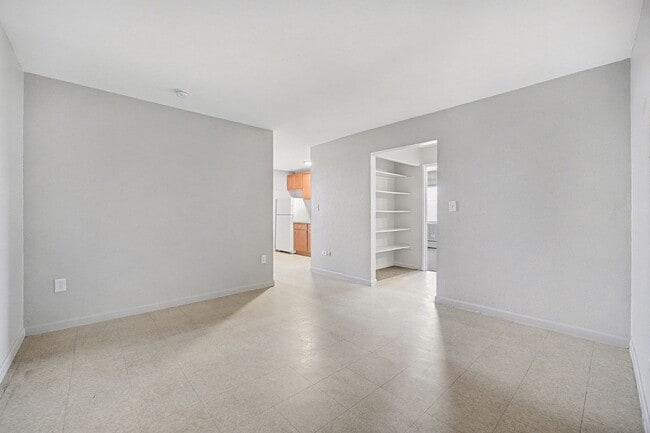 Interior Photo - Clinton1600
