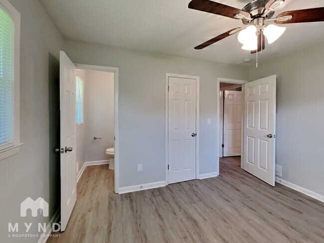 Building Photo - 2180 Rockdale Dr NW