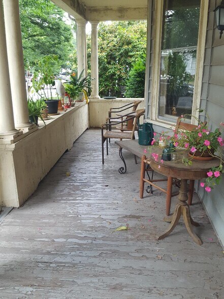 Building Photo - 733 Orange St