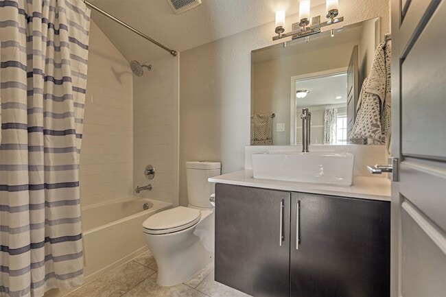 Building Photo - 9627 Towne Lake Pkwy