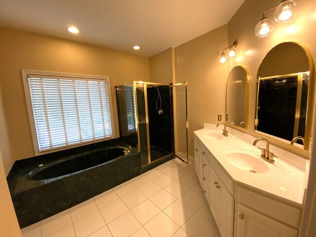 Building Photo - Palomar Home                  20260709