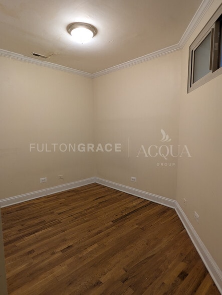 Building Photo - 6935 N Oakley Ave