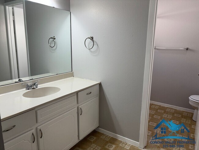 Building Photo - 1932 Glenwood Dr