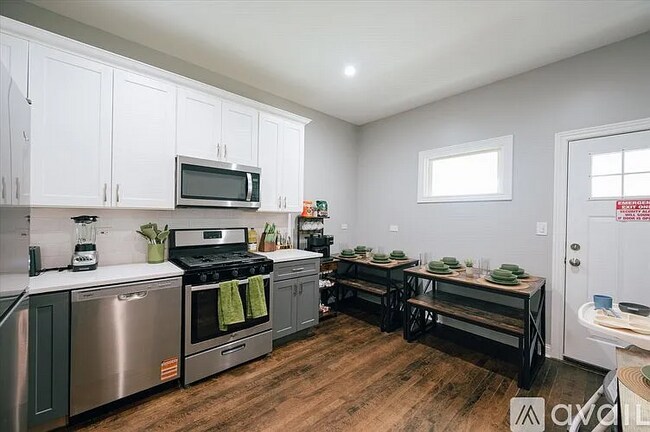 Building Photo - 2923 N Wisner Ave