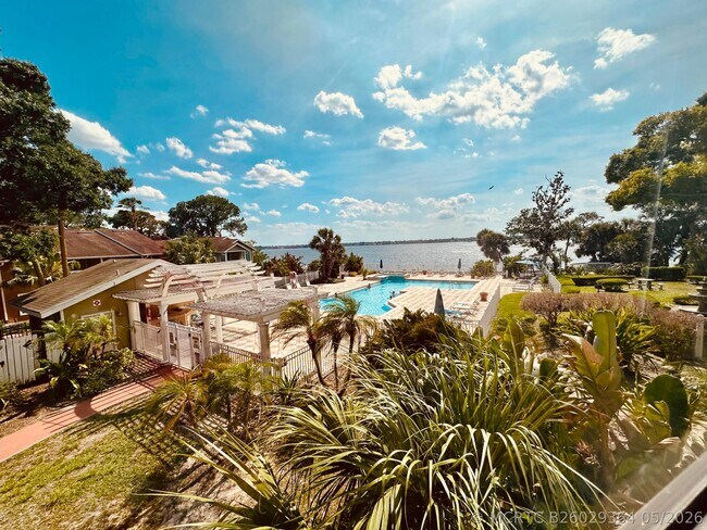 Building Photo - 225 S Tropical Trail