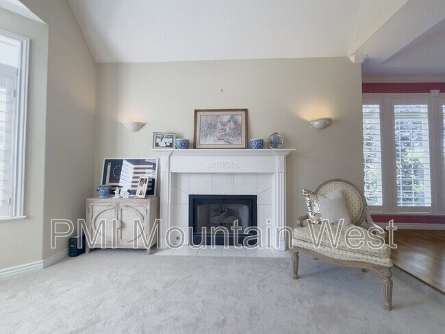 Building Photo - 49 E Fairway Dr