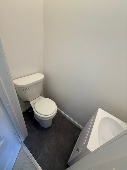 Main floor 1/2 bath - 510 7th St