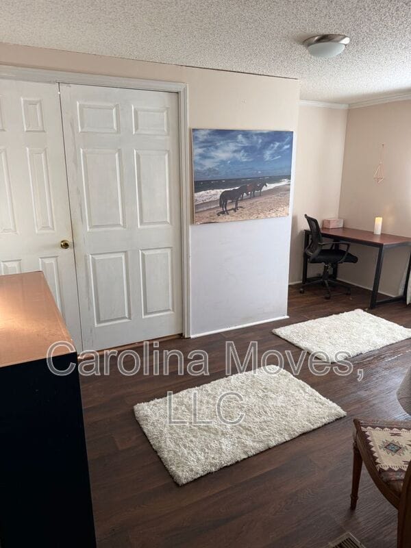 Building Photo - 906 Rolling Meadows Rd
